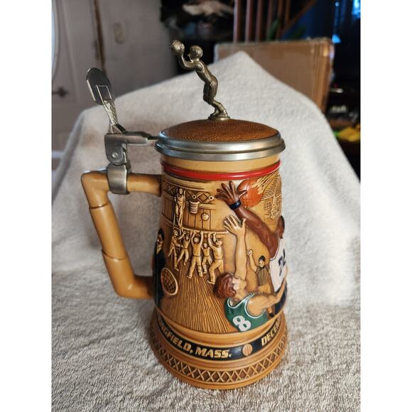 Vintage Avon Beer Stein with lid/ 1993 Avon Collectible Lidded Beer Stein - Picture 3 of 5